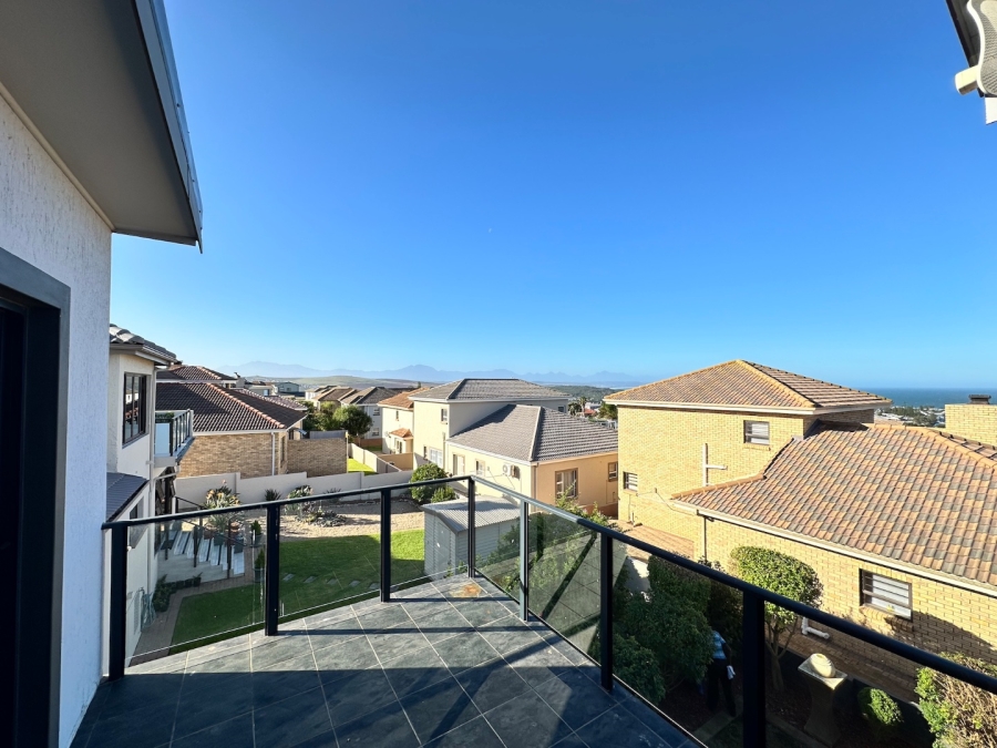 4 Bedroom Property for Sale in Hartenbos Heuwels Western Cape